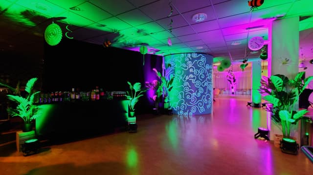 Planten en verlichting als decor en aankleding